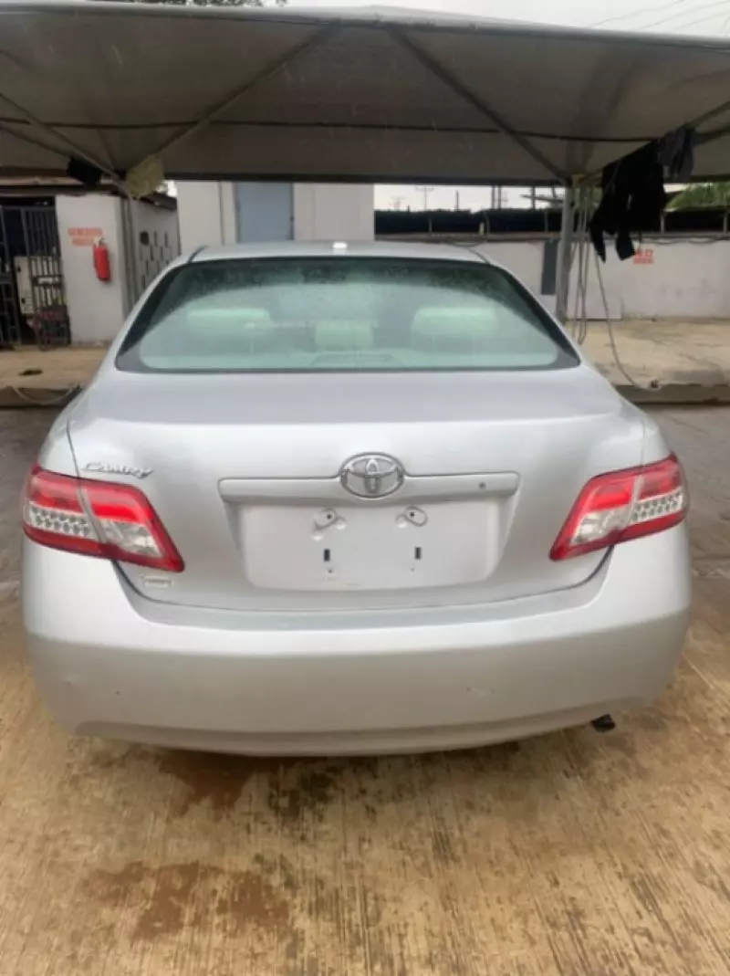 Toyota Camry   - 2011