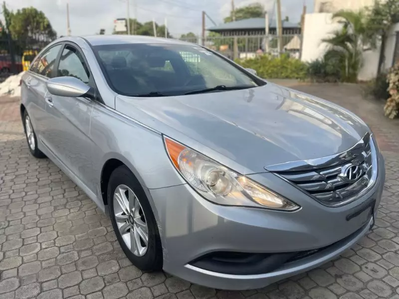 Hyundai Sonata   - 2014
