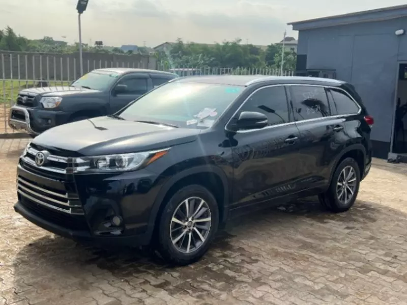 Toyota Highlander   - 2017
