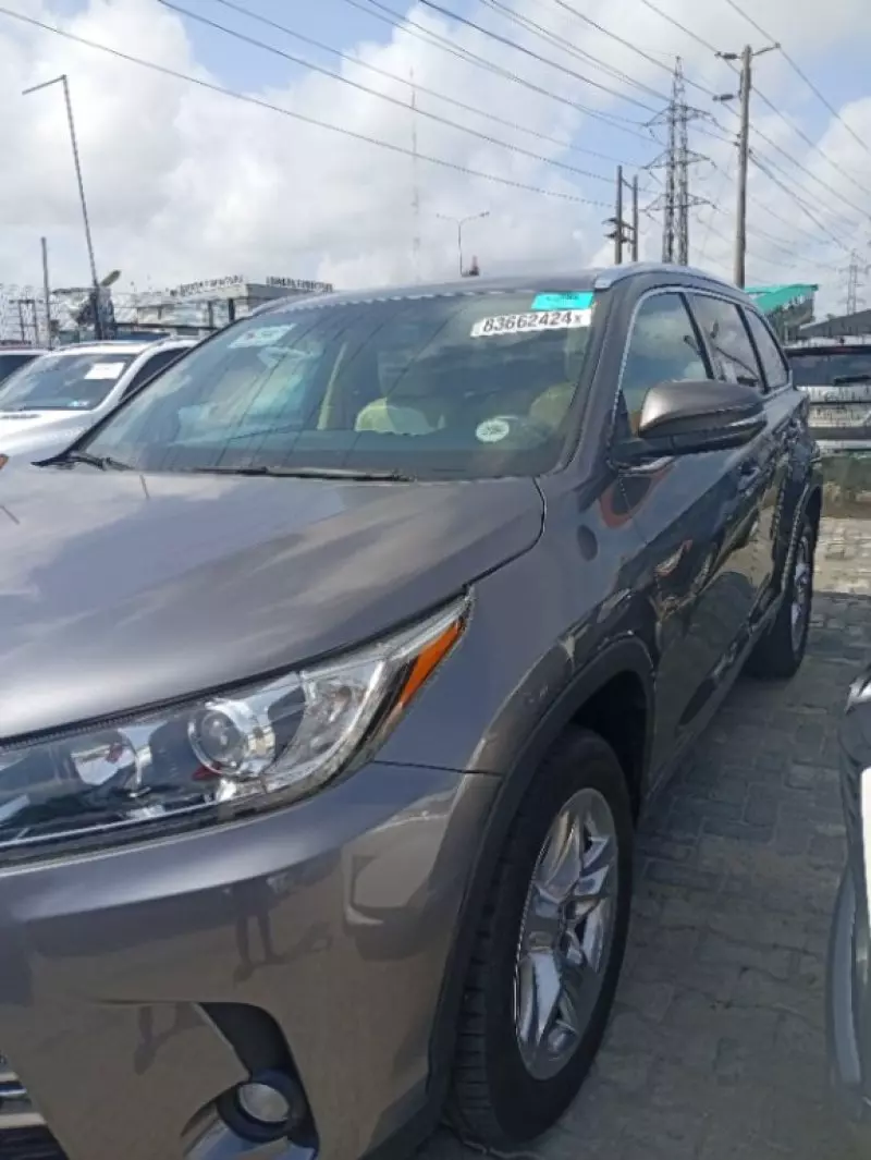 Toyota Highlander   - 2017