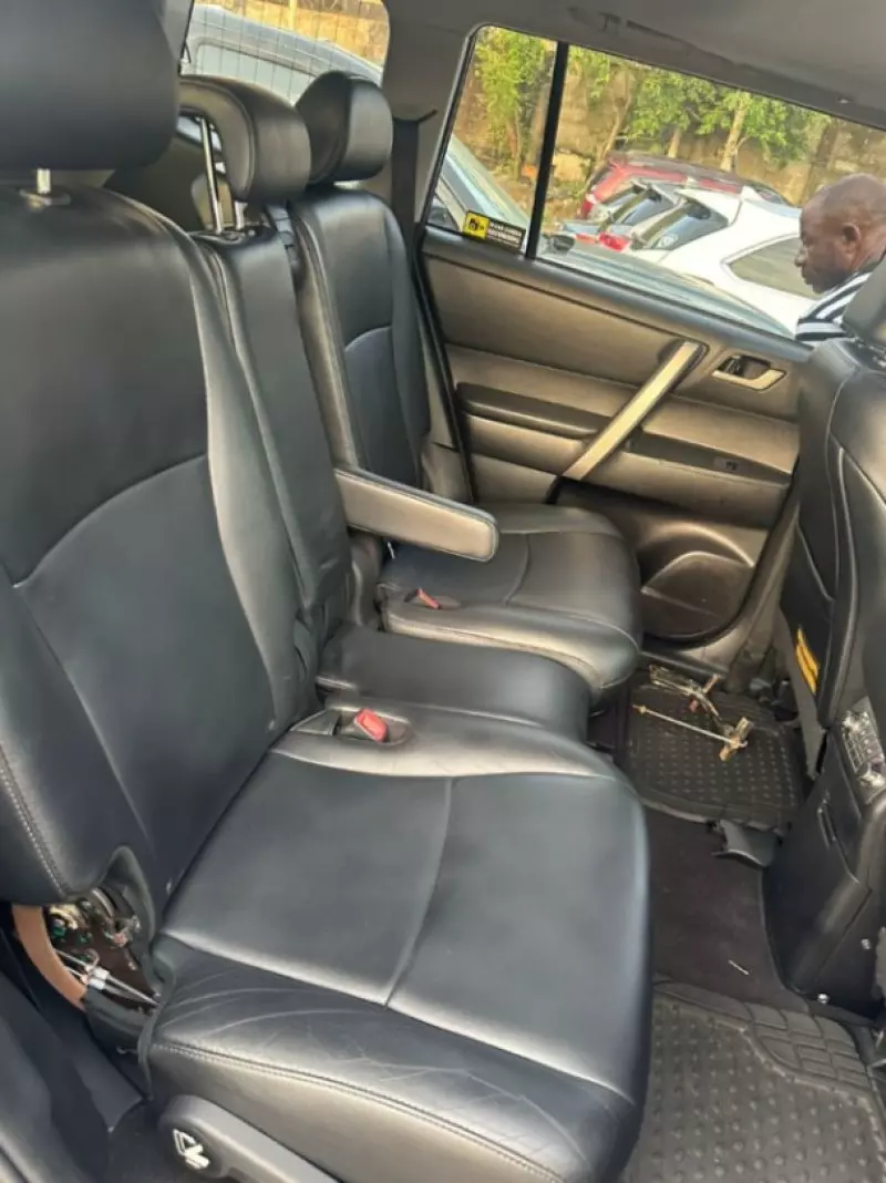 Toyota Highlander   - 2013