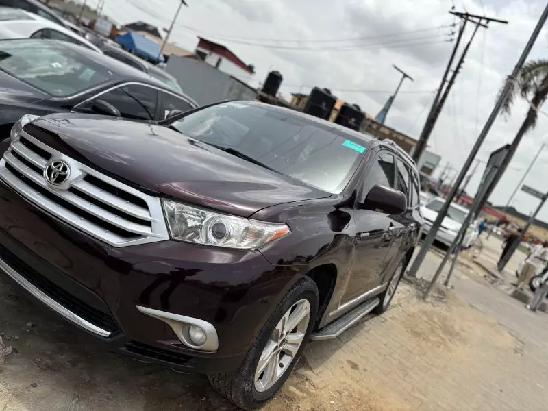Toyota Highlander   - 2013