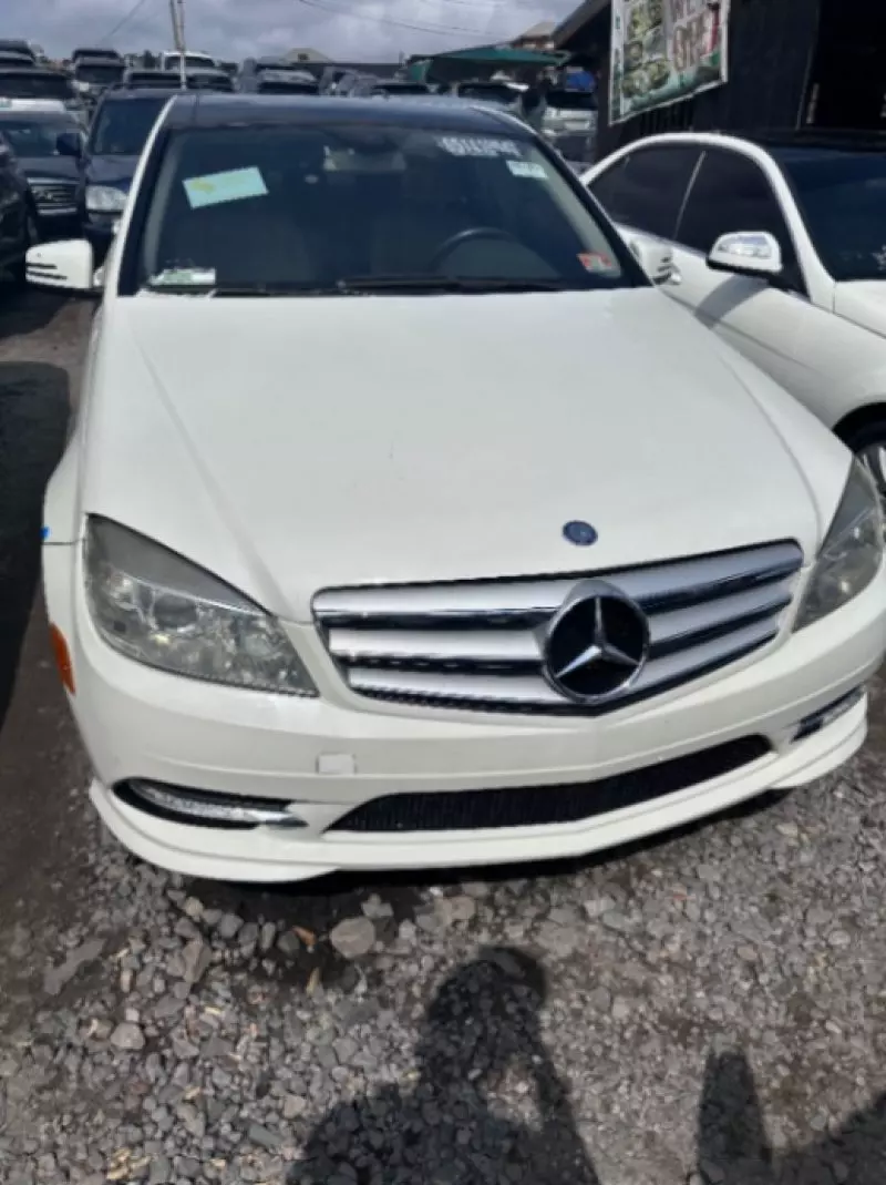 Mercedes-Benz C 300   - 2011