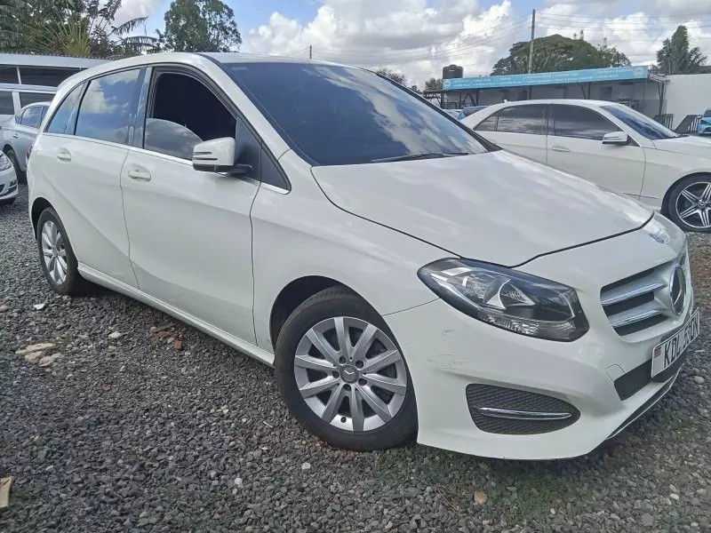 Mercedes-Benz B 180   - 2012