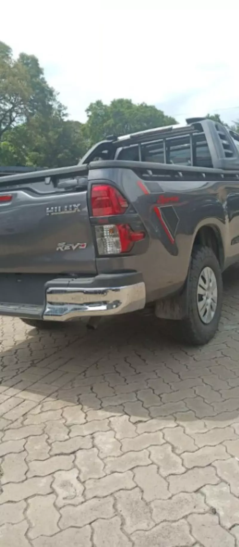 Toyota Hilux   - 2018