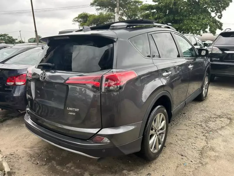 Toyota RAV 4   - 2017