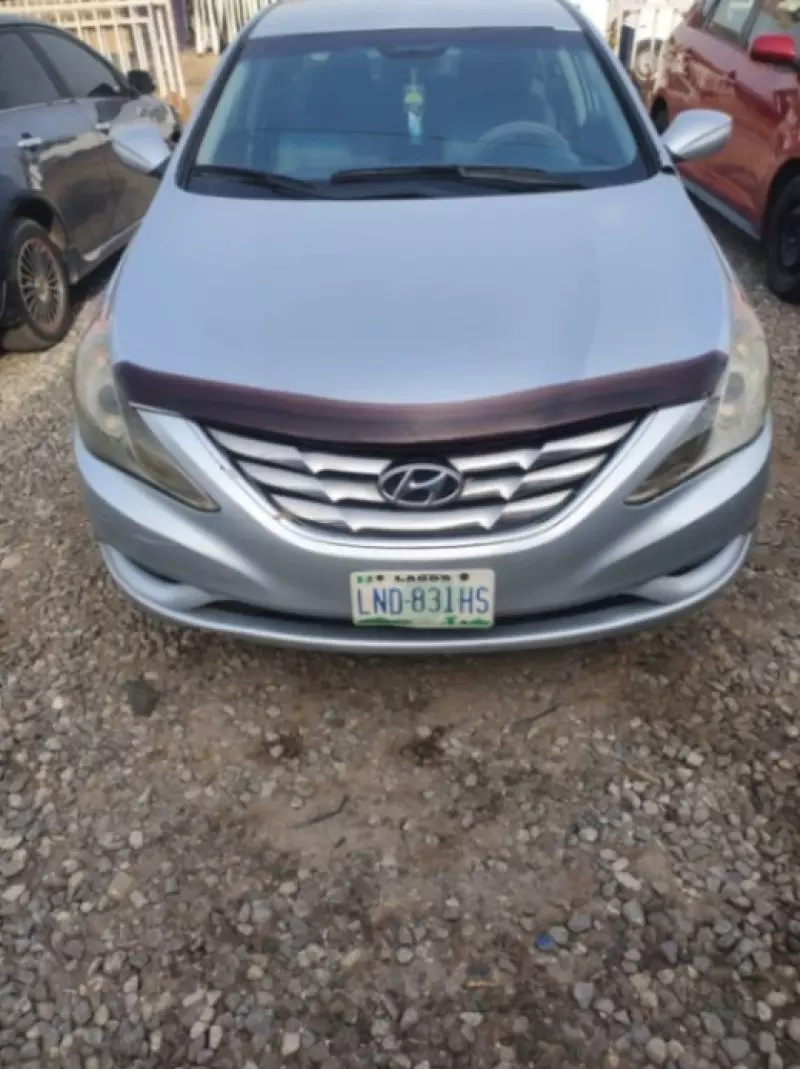 Hyundai Sonata   - 2011