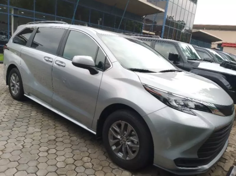 Toyota Sienna   - 2025