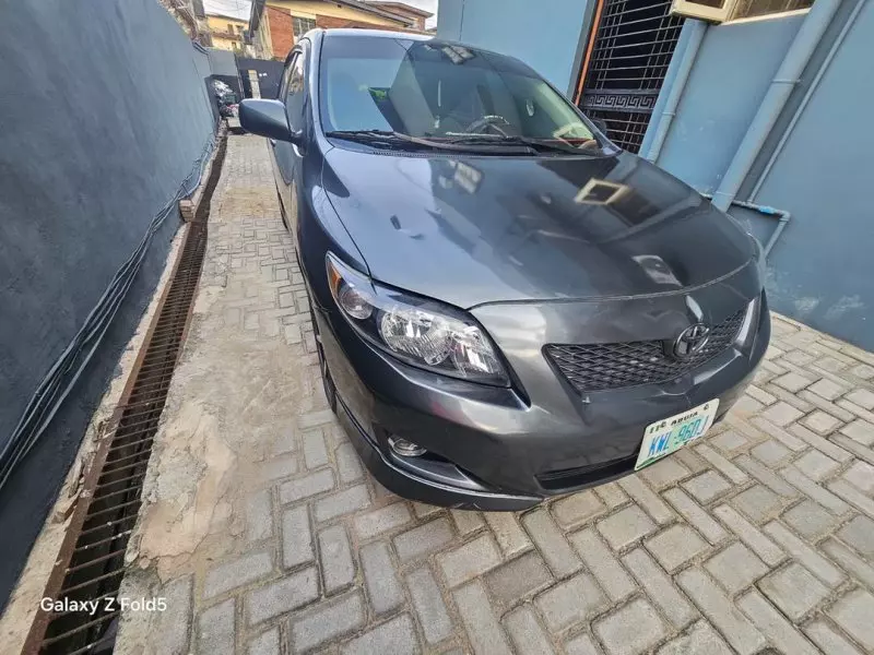 Toyota Corolla   - 2010