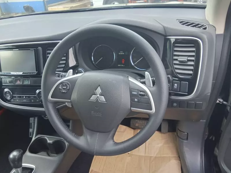Mitsubishi Outlander GLX   - 2015