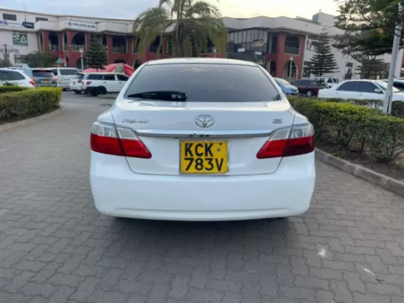 Toyota Premio    - 2010