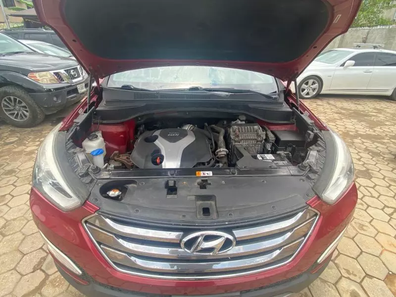 Hyundai Santa Fe   - 2014