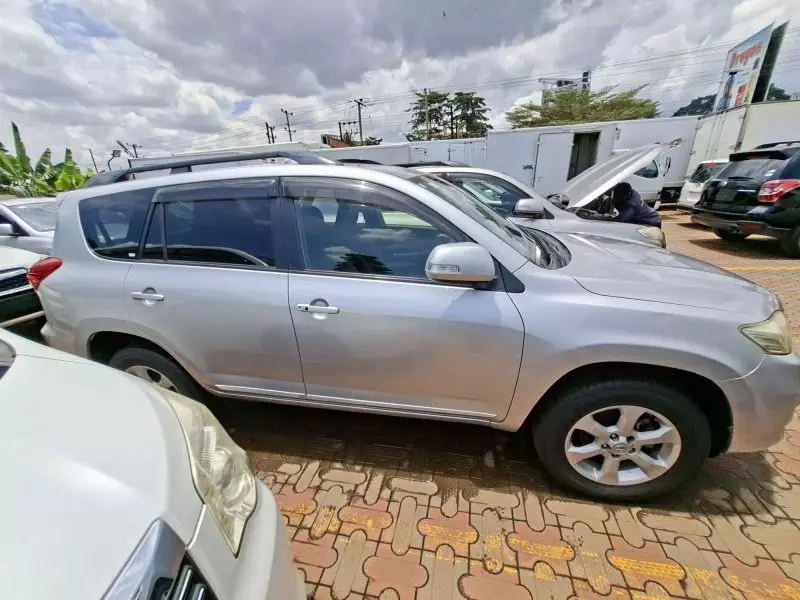 Toyota Vanguard    - 2011