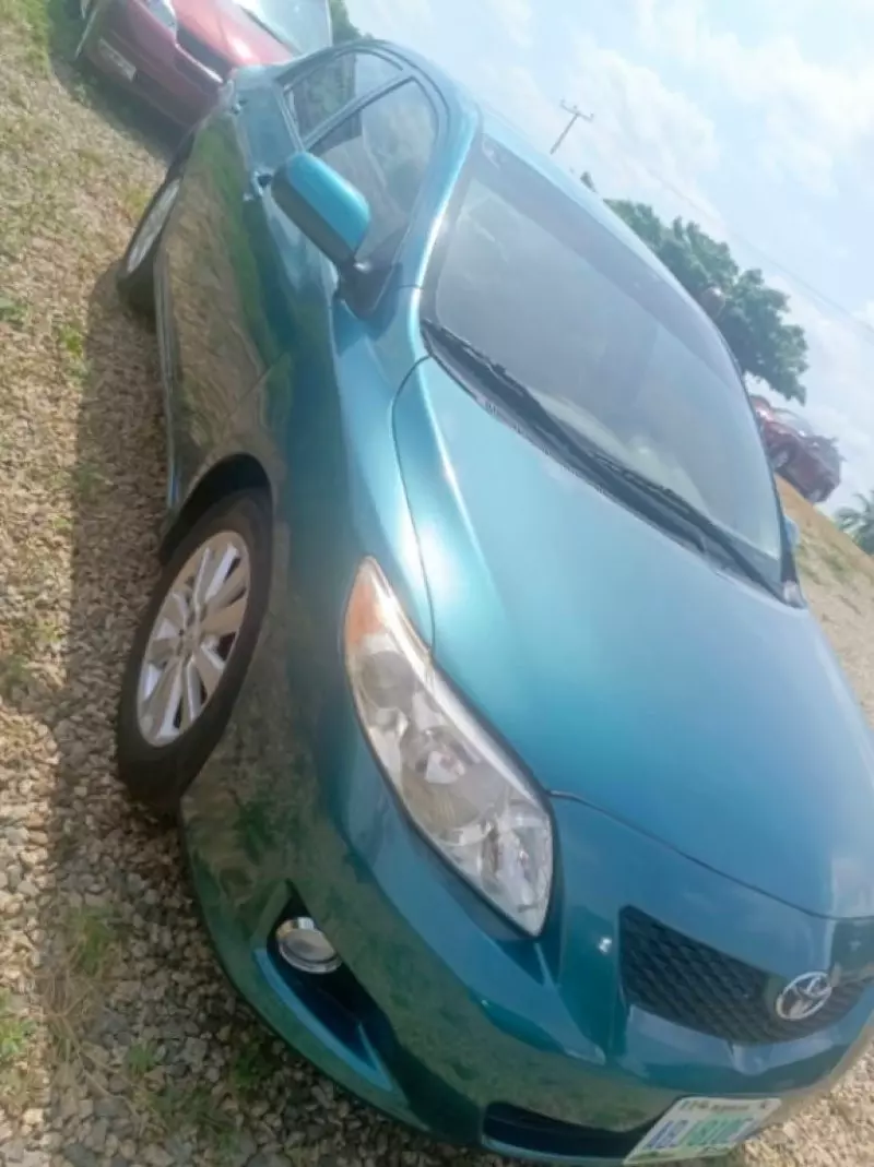Toyota Corolla   - 2010
