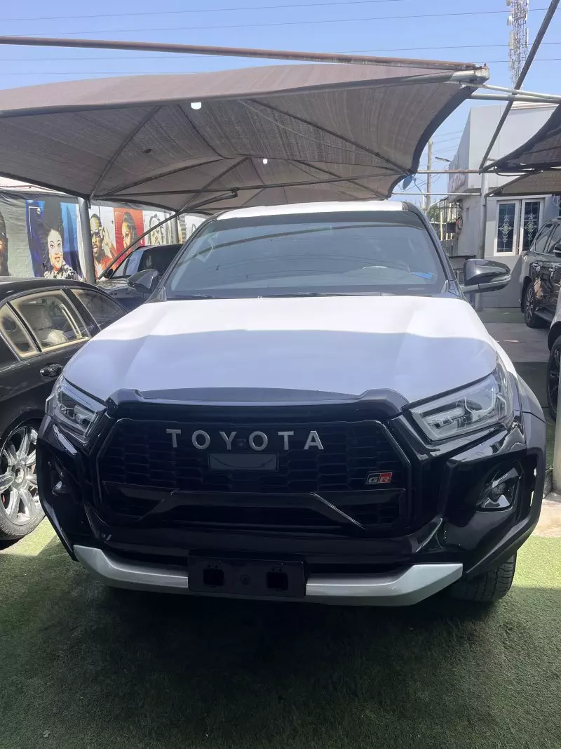 Toyota Hilux   - 2023