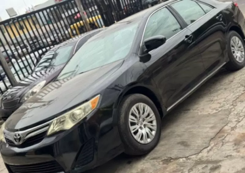 Toyota camry   - 2012