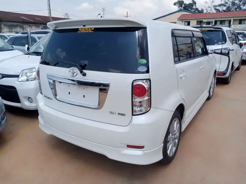 Toyota Rumion   - 2012