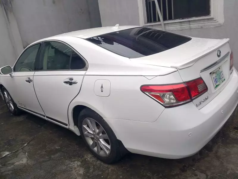 Lexus ES 350   - 2011