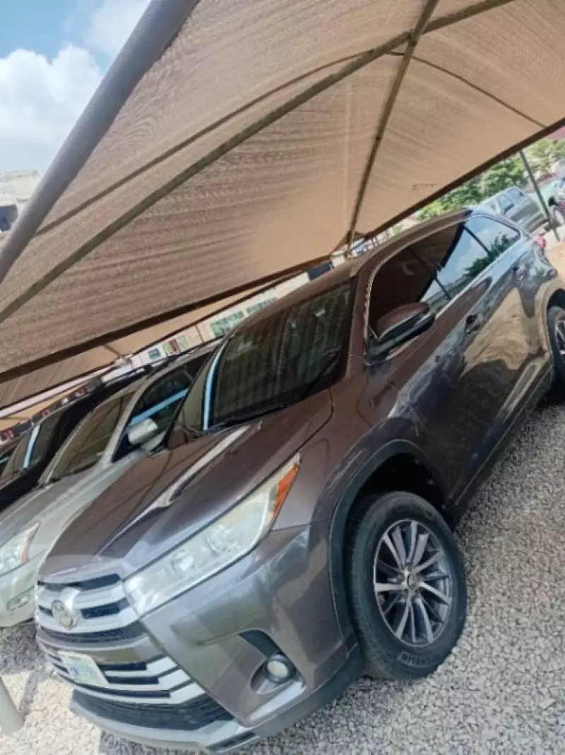 Toyota Highlander   - 2017