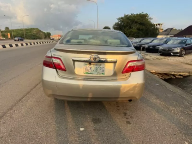 Toyota Camry   - 2007