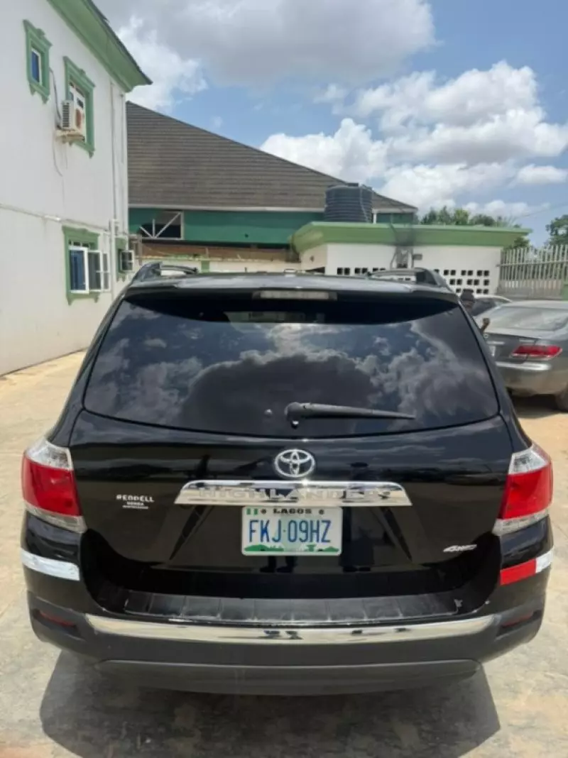 Toyota Highlander   - 2012