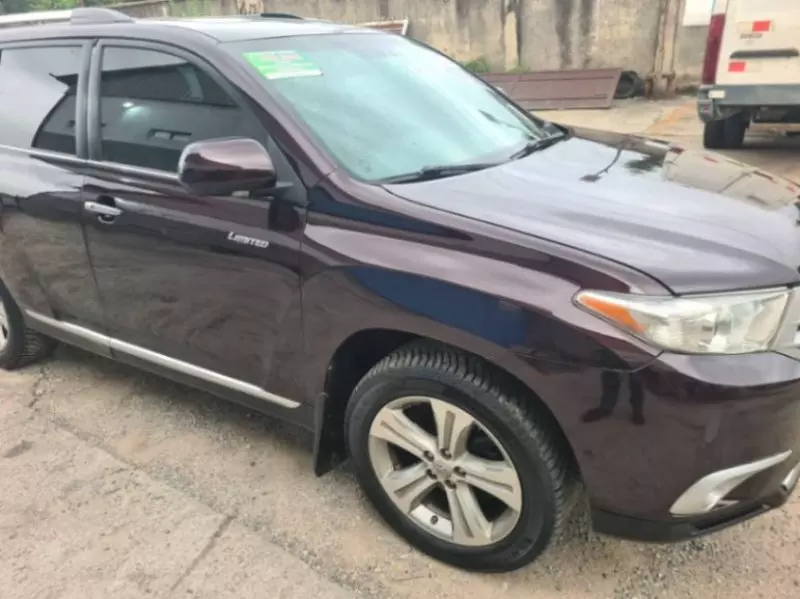 Toyota Highlander   - 2013