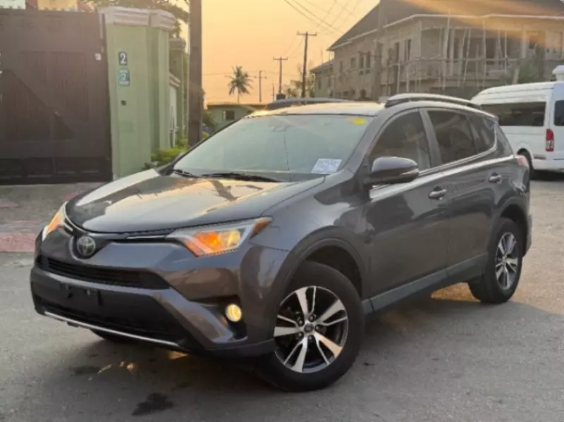 Toyota RAV 4   - 2018