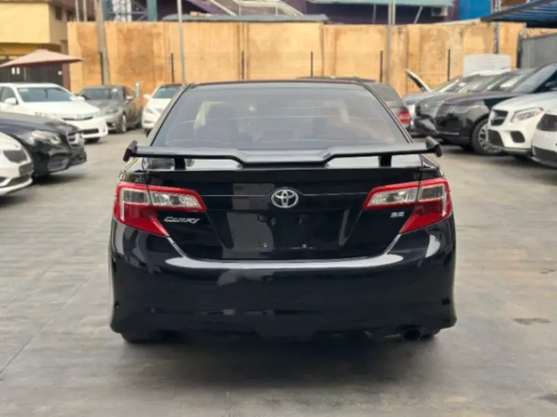 Toyota Camry   - 2014