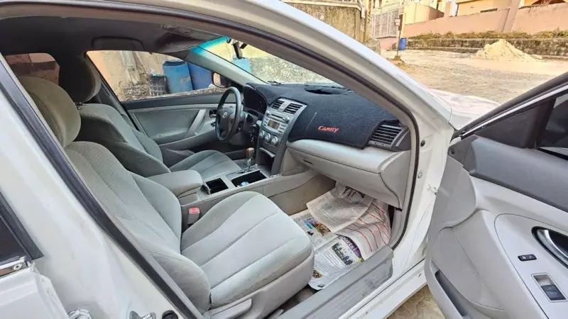 Toyota Camry   - 2010