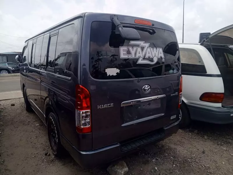 Toyota Hiace   - 2012