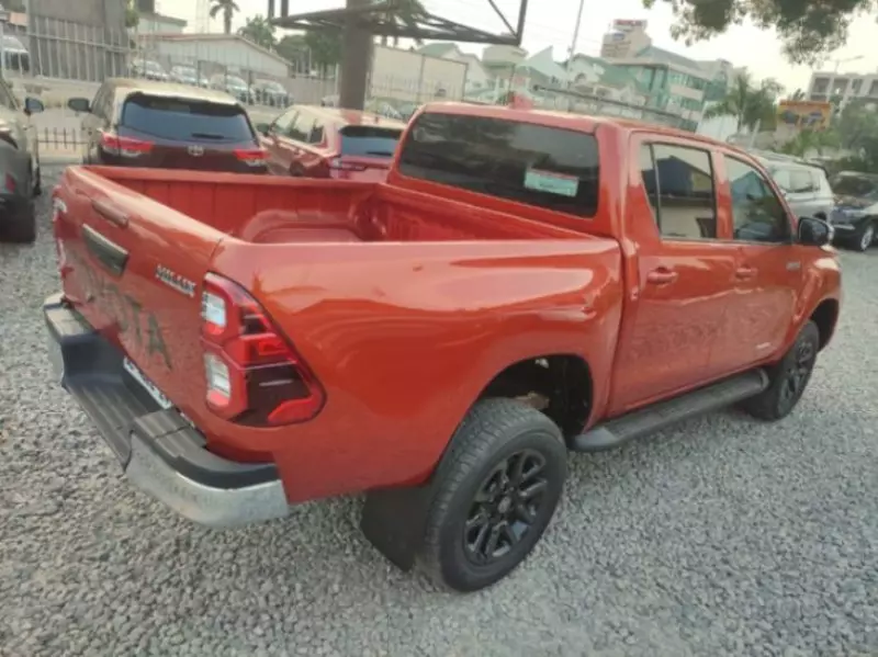 Toyota Hilux    - 2023