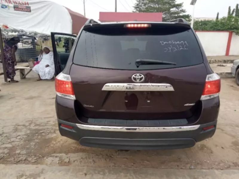 Toyota Highlander   - 2011