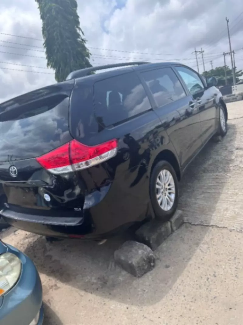 Toyota Sienna   - 2014
