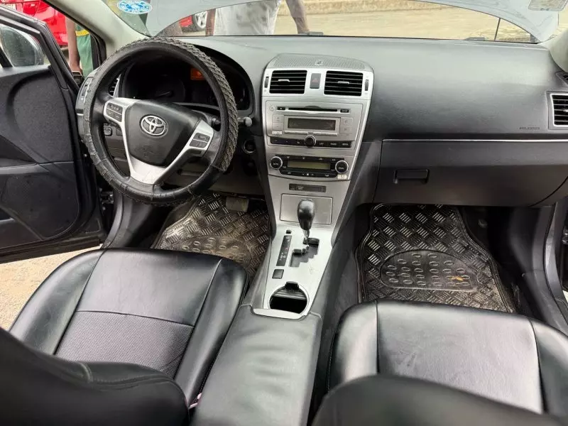 Toyota Avensis   - 2013