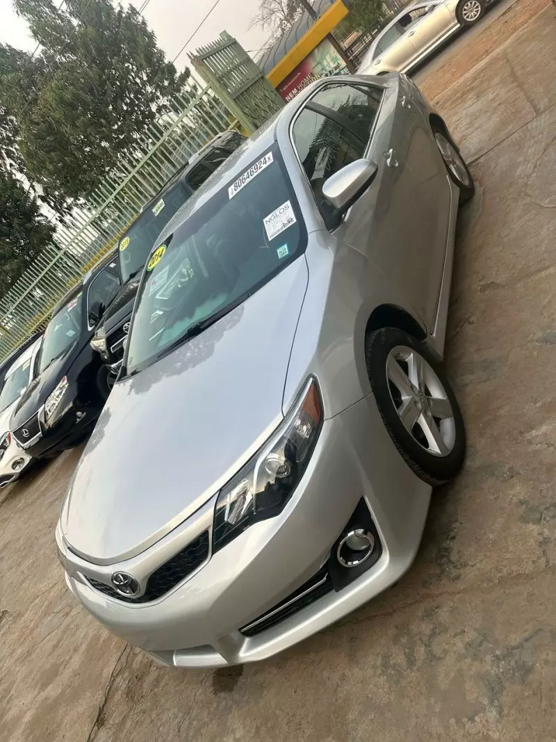 Toyota Camry   - 2014