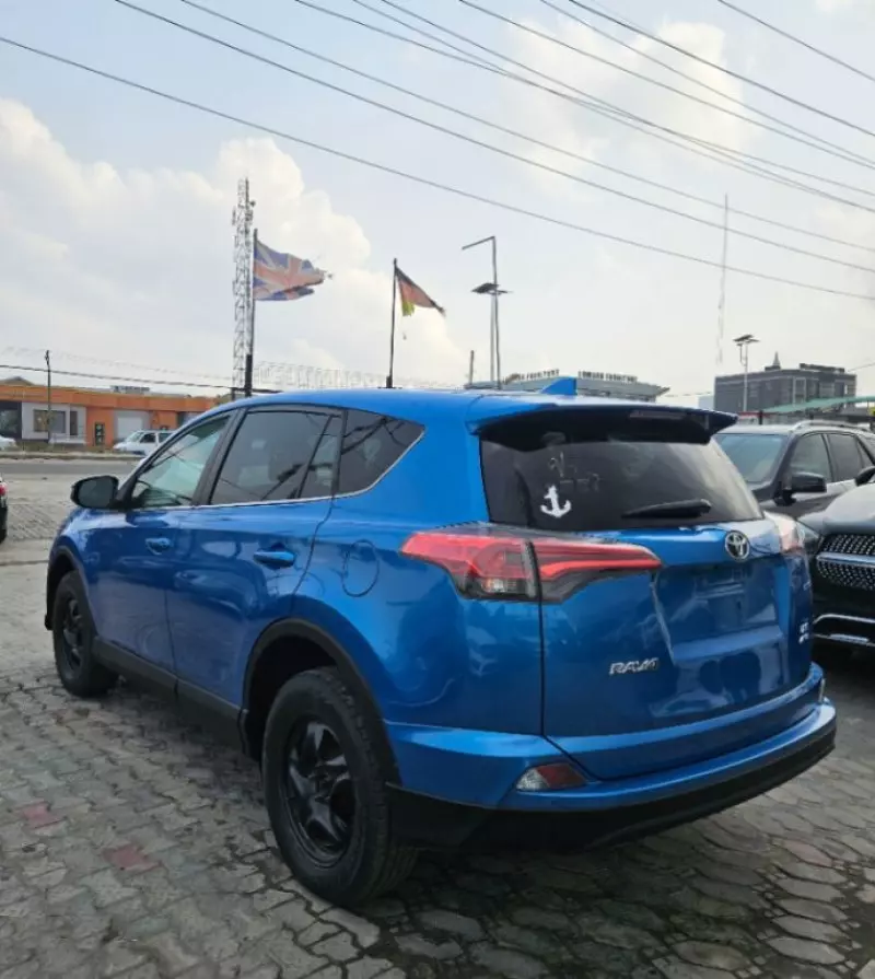 Toyota RAV4   - 2017