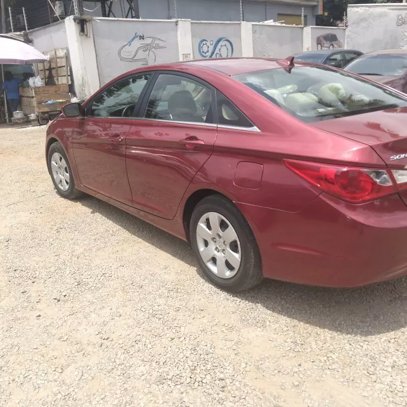 Hyundai Sonata   - 2012