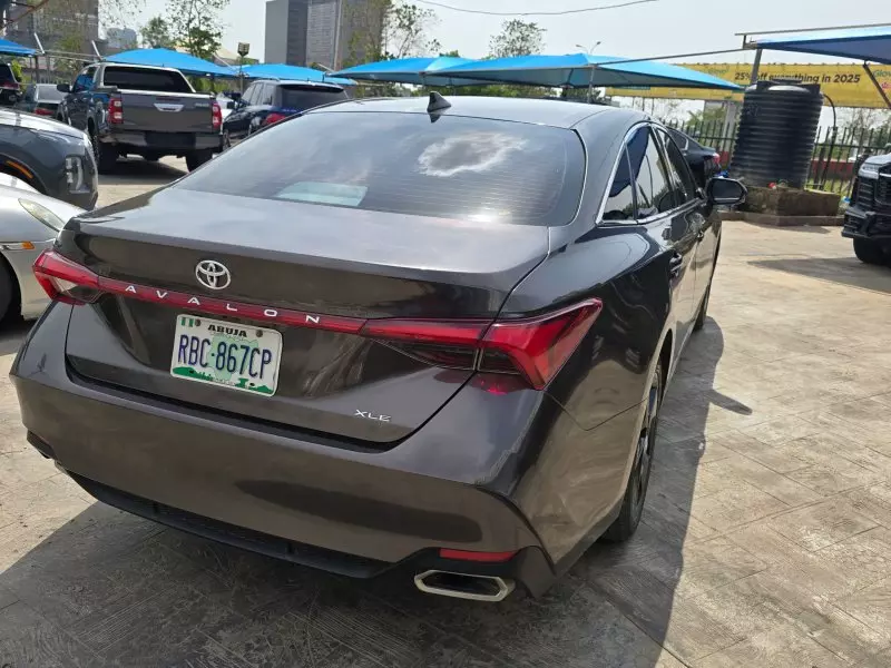 Toyota Avalon   - 2019