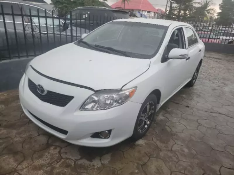 Toyota Corolla   - 2010