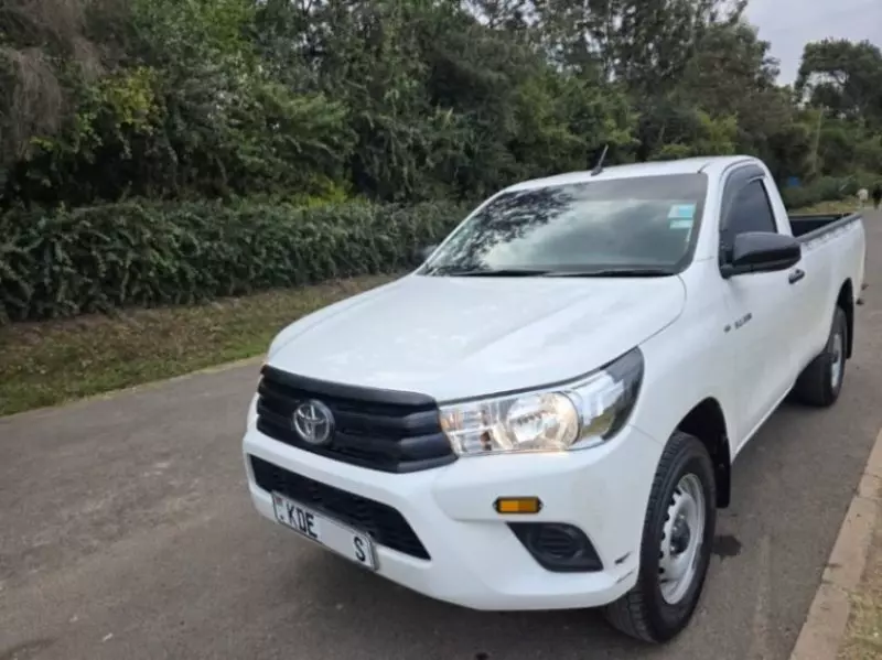 Toyota Hilux   - 2021
