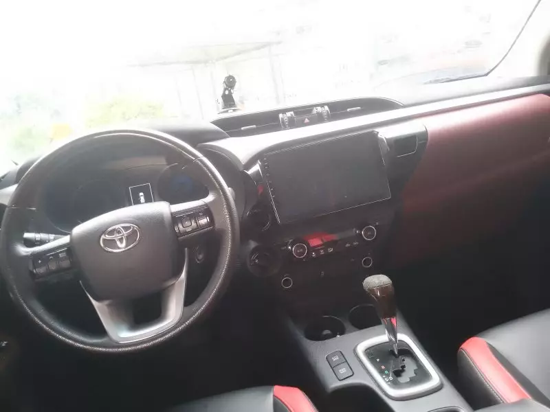 Toyota Hilux Revo    - 2019