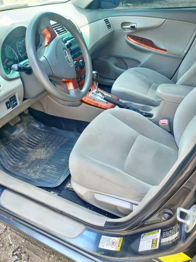 Toyota Corolla   - 2010