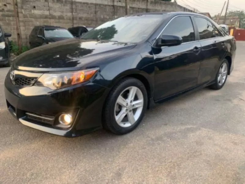 Toyota camry   - 2012
