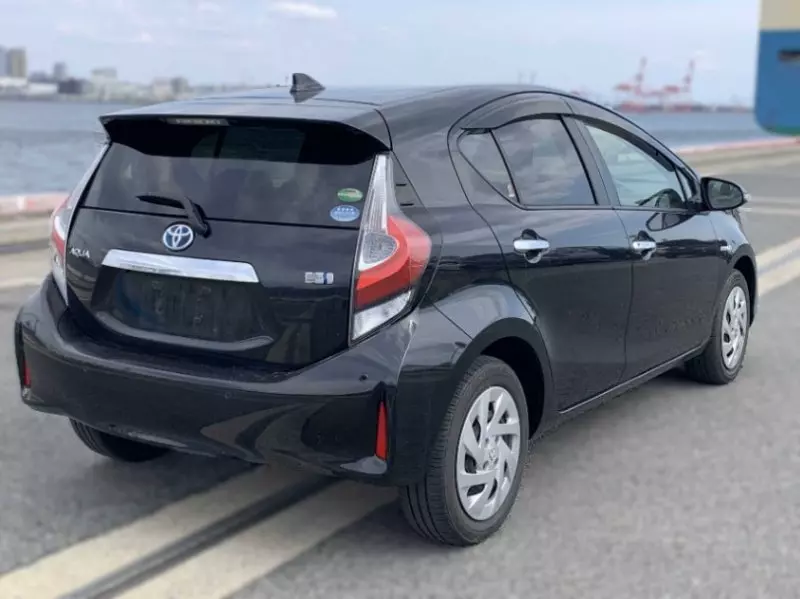 Toyota Aqua Hybrid   - 2018
