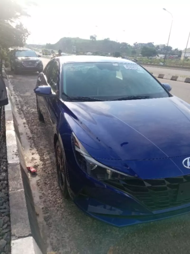 Hyundai Elantra   - 2021