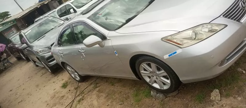 Lexus ES   - 2009