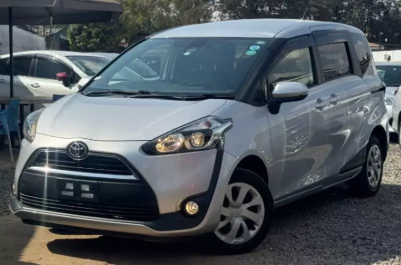 Toyota Sienta   - 2018