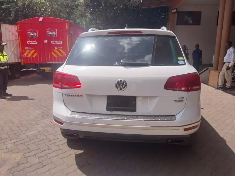 Volkswagen Touareg   - 2015