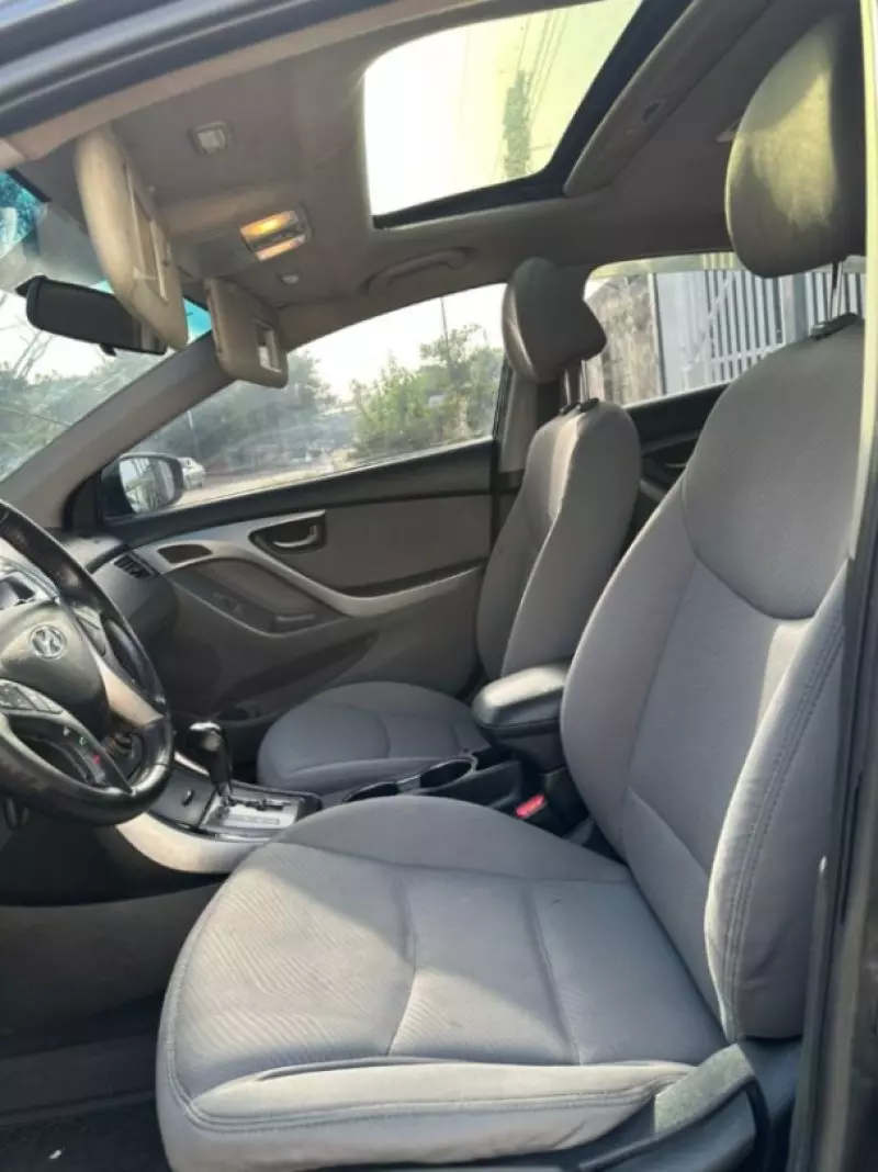 Hyundai Elantra   - 2013