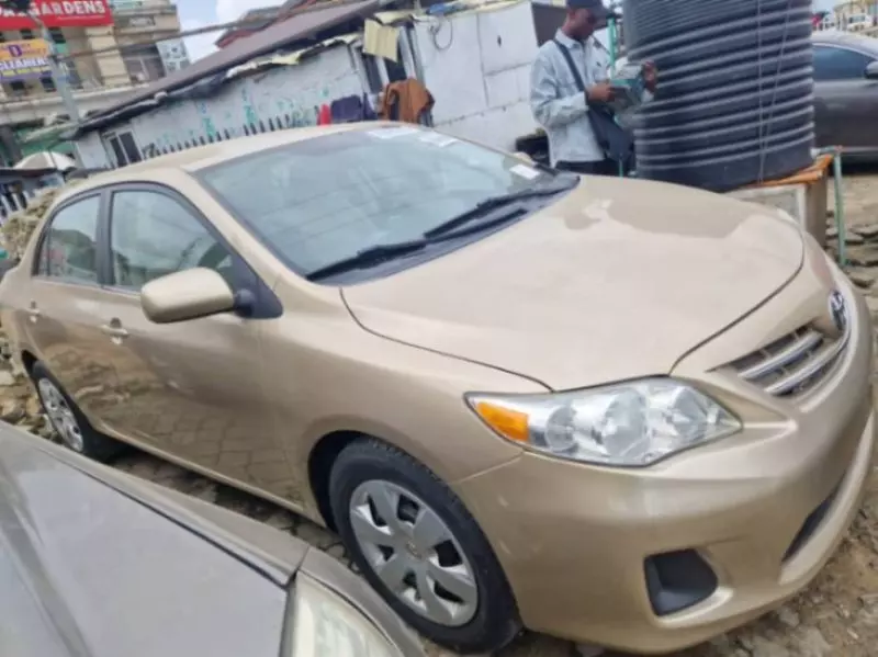 Toyota Corolla   - 2013